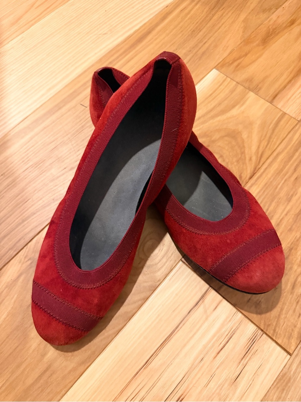 Stuart Weitzman Red Suede Round-Toe Ballet Flats- size 9.5 -made in Spain